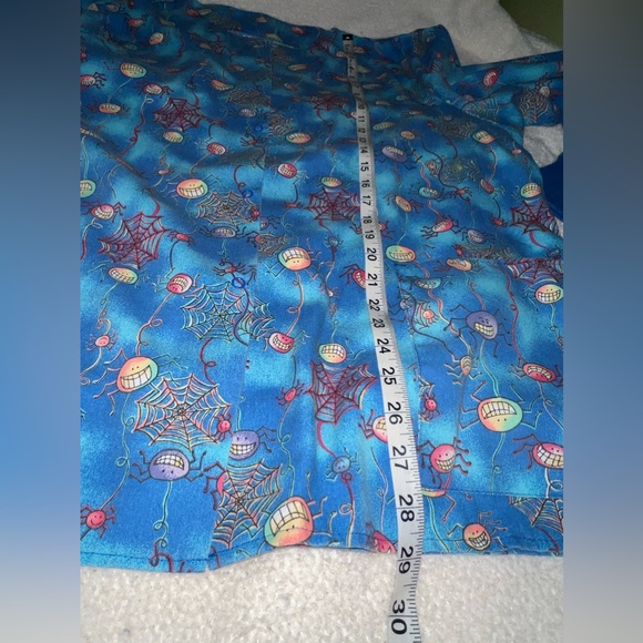 Long Sleeve Scrub Shirt Halloween Spiders Large - Picture 7 of 8